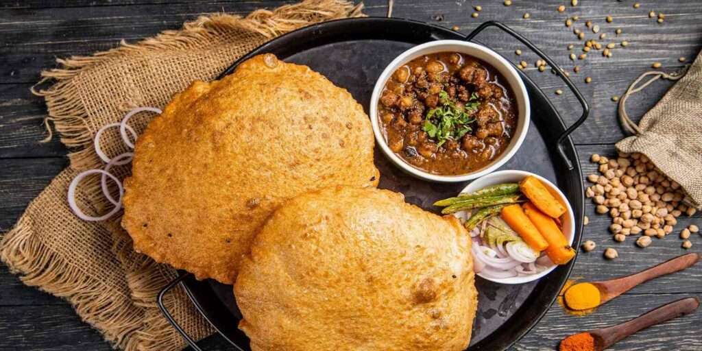 Chole Bhature Kasa Banvaycha Recipe In Marathi