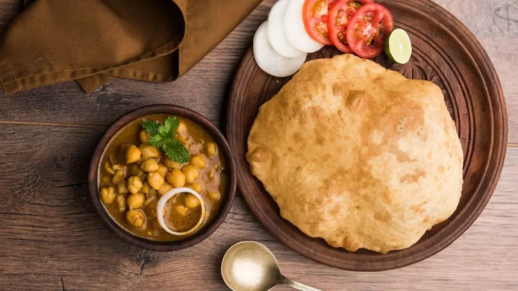 Chole Bhature Kasa Banvaycha Recipe In Marathi