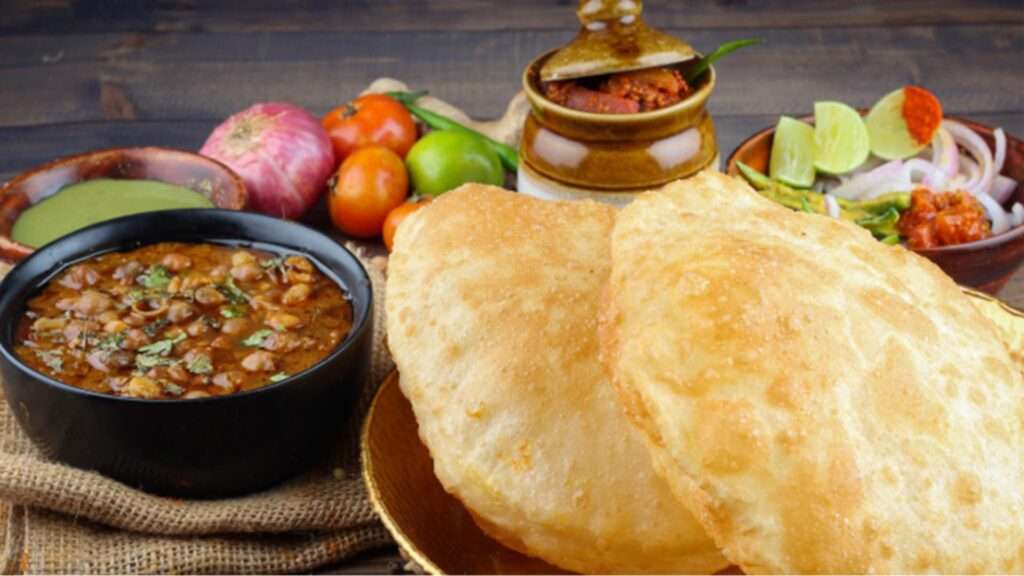 Chole Bhature Kasa Banvaycha Recipe In Marathi